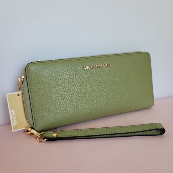 MICHAEL KORS Jet Set Travel Continental Pebbled Leather Wallet- Light Sage⭐ - Picture 2 of 16